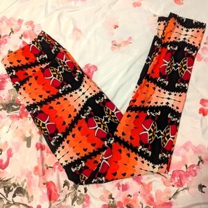 Lularoe Disney Queen of Hearts Leggings One Size (2-10)